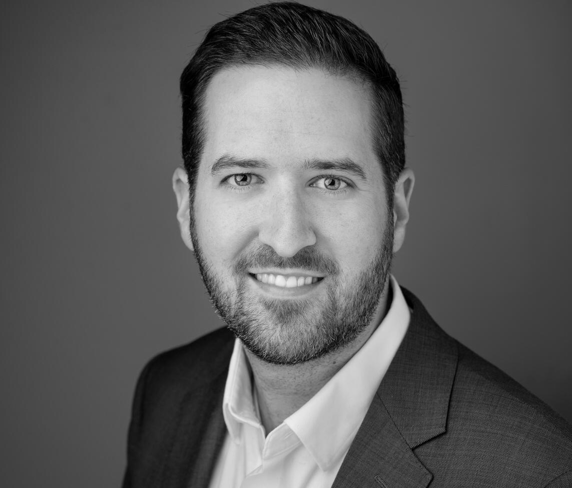 Aaron Buzaglo \n^VP Financial Planning & Client Support headshot mortgage agent